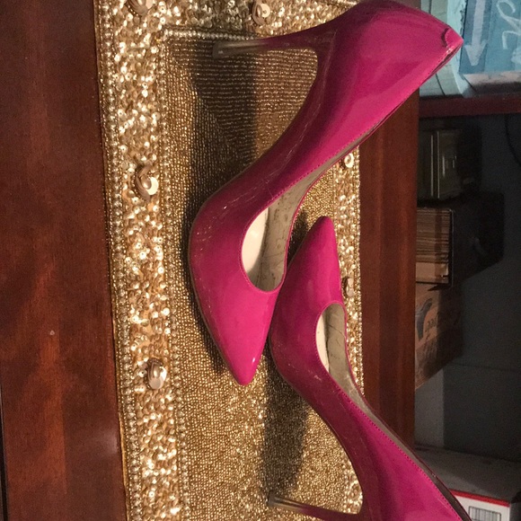 Hot, hot BCBG pink heels - Picture 3 of 3